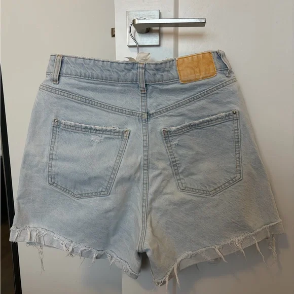 Zara High-Waisted Mom fit Denim Shorts -Size 28 (US6) - Picture 2 of 3